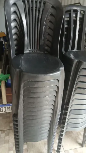 CADEIRAS DE PLÁSTICO