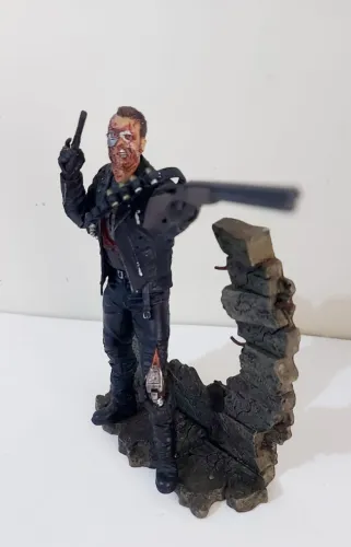 Action Figure Terminator 2 T-800 Exterminador do Futuro 2 Movie Maniacs Mcfarlane 18cm