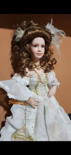 Boneca de porcelana trazida dos EUA
