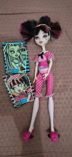 Monster high lote 4 chamar no privado!!!