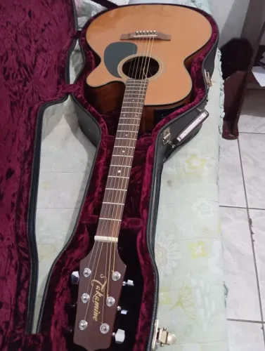 Violão Takamine com Case de Luxo 