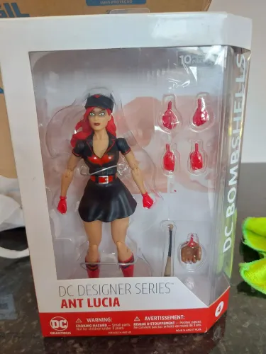 Action Figure Batwoman DC Designer Series Bombshells