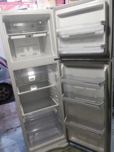 Vendo Geladeira Eletrolux