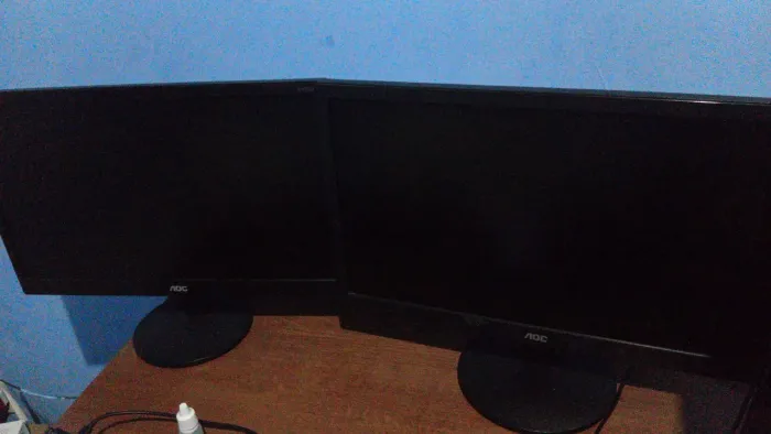 Kit com 2 Monitores AOC - 18,5" e 19,5" - Ótimo Estado