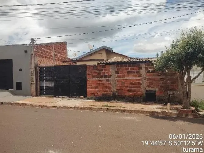 Oferta com vantagem Casa no Res Vera Lúcia Elias, Iturama - MG, Nº 80, 2 quartos, 180m² |