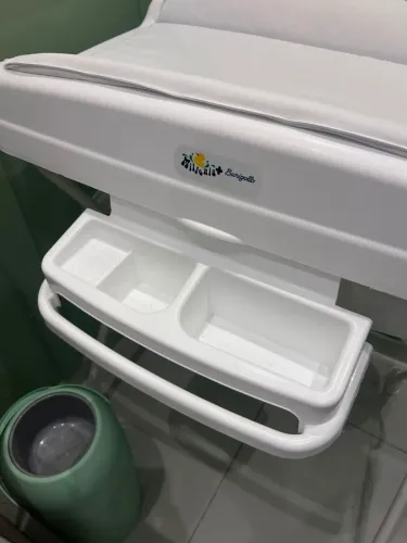 Vendo uma banheira com trocador