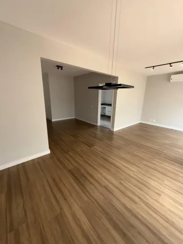 Casa para aluguel tem 126 metros quadrados com 3 quartos no Condominio Paulistano.