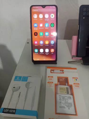 Celular Samsung A20s //32 gigas carregador turbo e fone de ouvido novo 