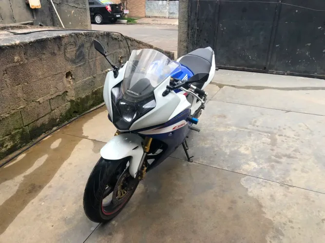 Honda CB600 esportiva nova