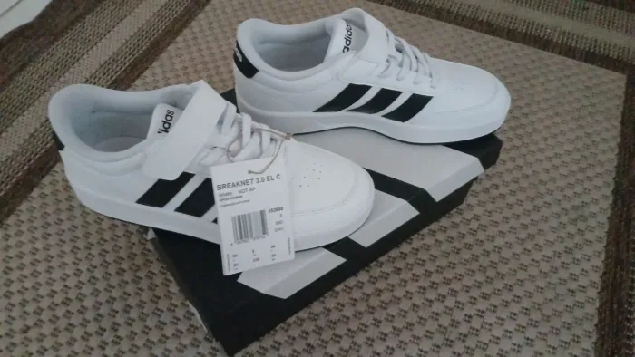 Tenis adidas novo <br>N° 32<br>Valor: 160,00<br>Bairro tupi B