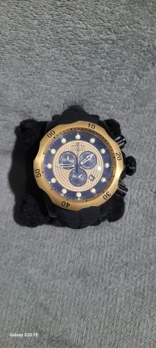 Relogio invicta Venon preto e dourado