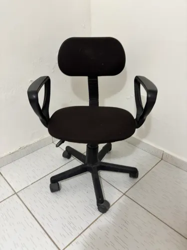 cadeira giratória preta