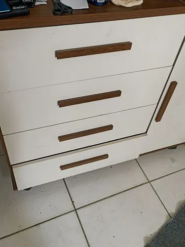 cômoda em boas condições