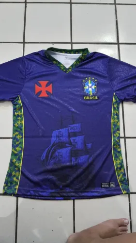 Camisa do Brasil com escudo do Vasco