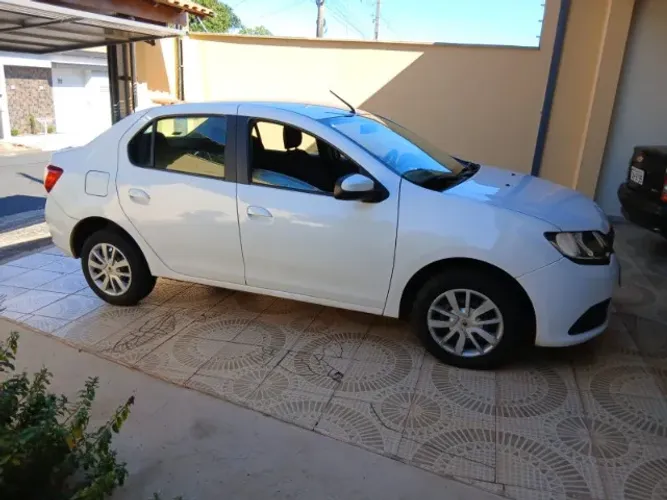 Renault Logan Expression Hi-flex 1.6 8V 4P 2015