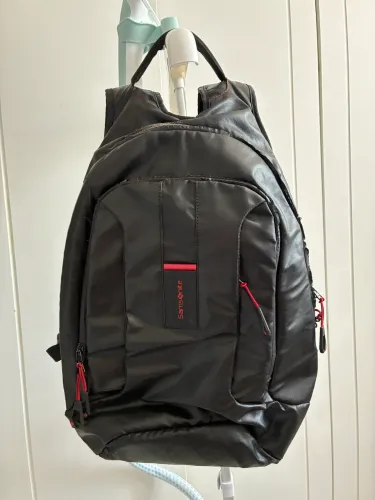Mochila samsonite usada preta e vermelha 