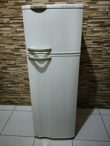Geladeira Electrolux DC34 