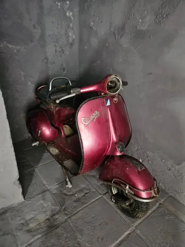 Vendo Relíquia Vespa toda Original, precisa de restauração