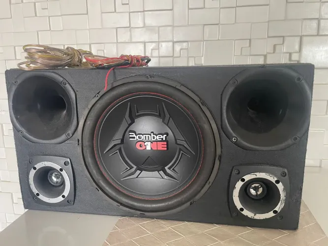 Caixa subwoofer Bomber one + módulo Falcon hs960