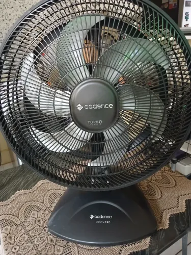VENTILADOR DE MESA CADENCE TURBO 40 CENTÍMETROS HÉLICE DE 6 PAS 3 VELOCIDADES