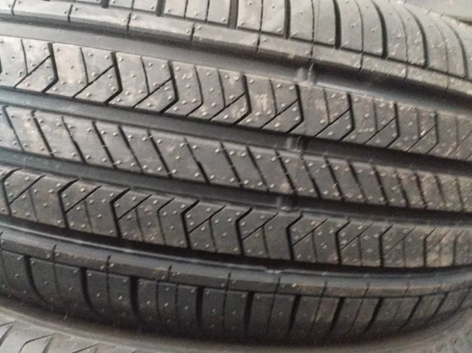 Pneu 225/65 17. Novo