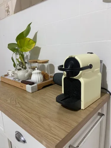 Cafeteira-Nespresso Inissia off-white