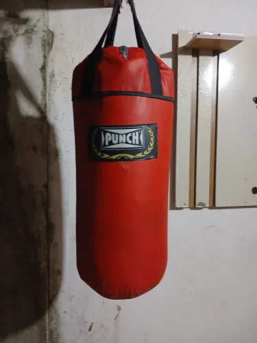 Vendo saco de pancada original.