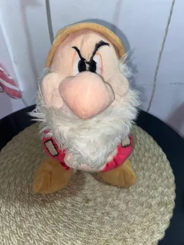 Pelúcia Zangado (Grumpy) - Original Disney Store (35cm) O ranzinza mais amado da Disney!