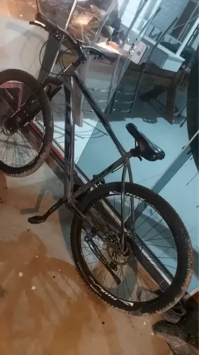 Caixa e bicicleta