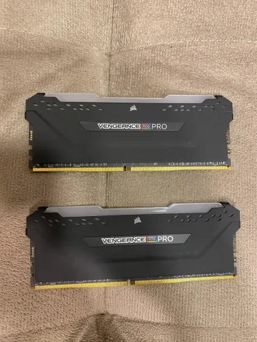 MEMÓRIA RAM CORSAIR RGB PRO 3200HZ (2x16gb) 