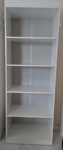 Móvel estante com 4 prateleiras para organização de livros, roupas, etc