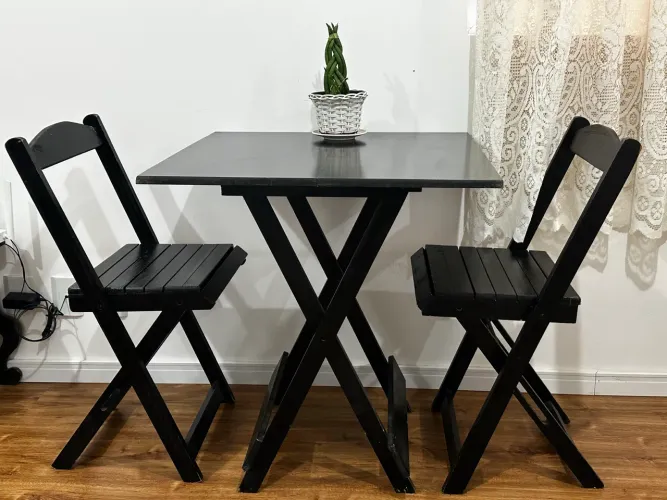CONJUNTO DE MESA / 4 CADEIRAS