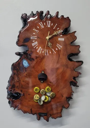 Vendo relógio de parede com abridor