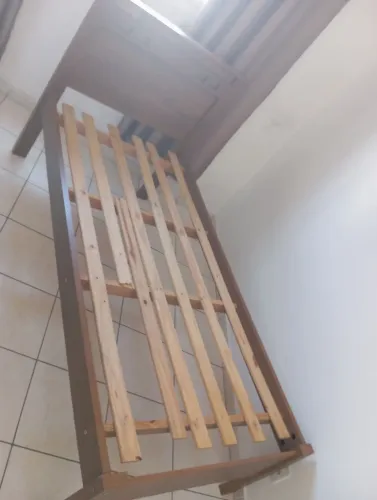 Vendo cama solteiro 