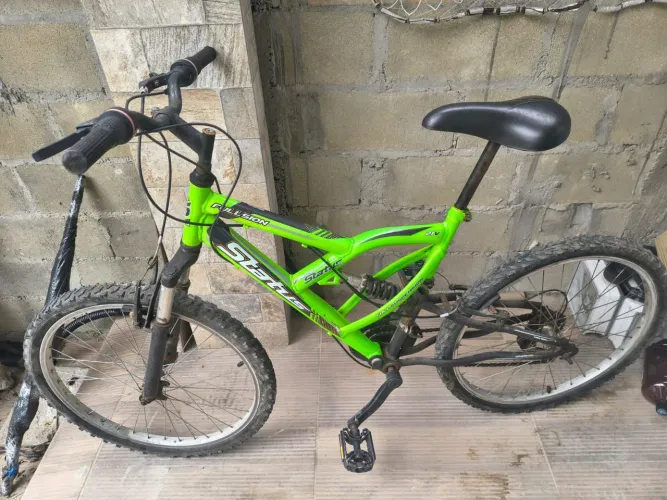 Vendo bicicleta usada com amortecedor em bom estado.