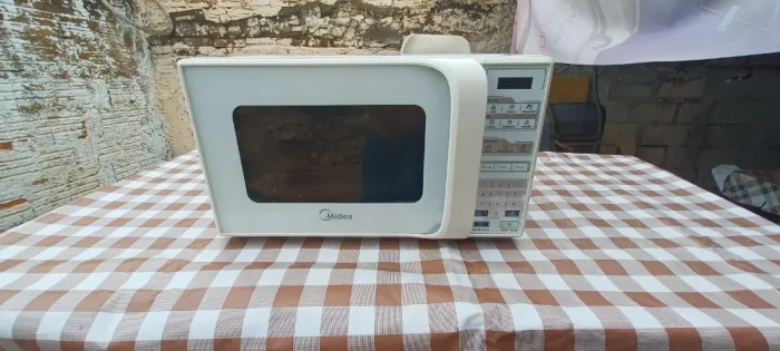 Microondas Midea 20 litros funcionando