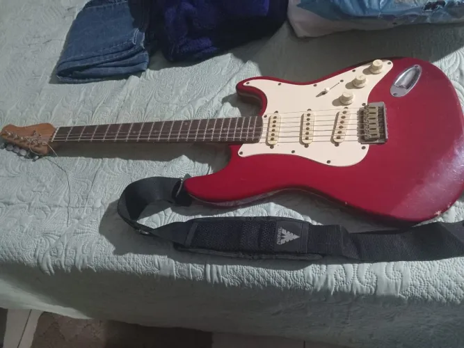 Vendo essa guitarra elétrica