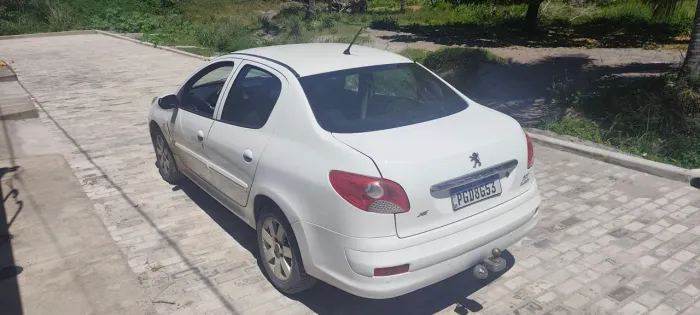 Peugeot 207 Sedan Passion XS 1.6 Flex 16V 4P AUT 2013