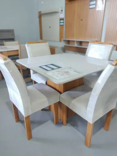 Mesa de Jantar c/ 4 cadeiras (Pronta entrega) Tampo de vidro 1x1