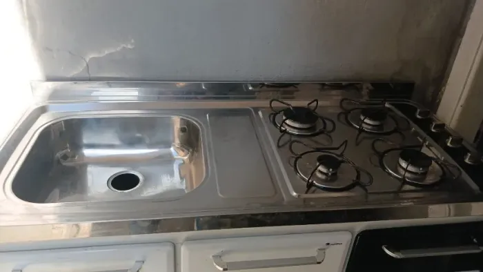 Gabinete com Pia de inox e fogão 4 bocas Ghelplus,