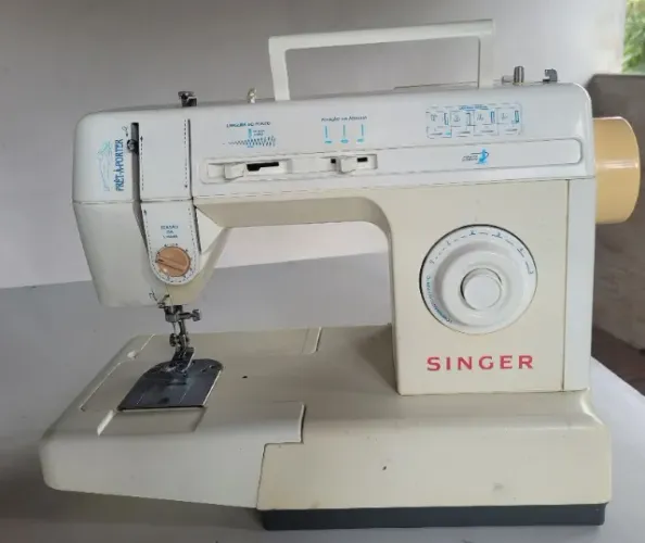 Máquina de costura Singer