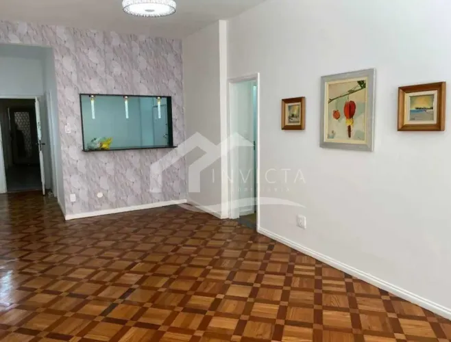 3 quartos com vaga próximo a cinco de julho em Copacabana