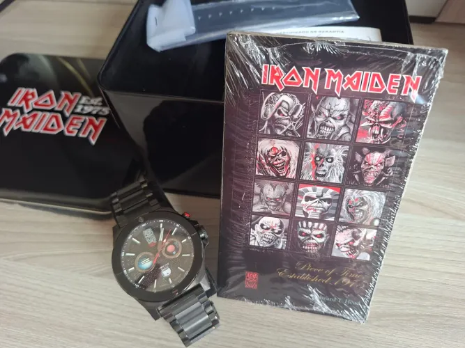 Relógio Iron Maiden 50 anos oficial e limitado - usado apenas uma vez -  completo