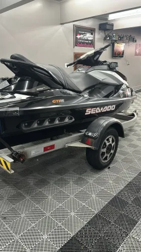 Jet Gti 155 se 3 lugares ré e escada