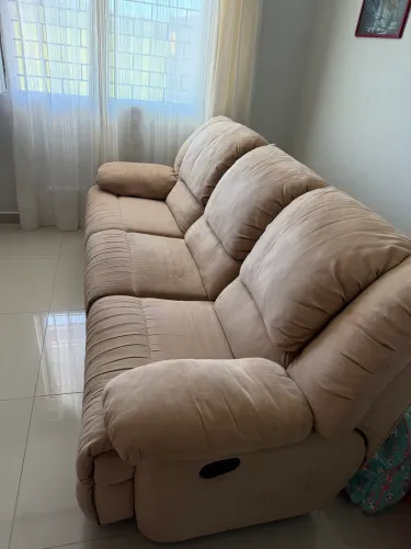 Sofá retrátil de 3 lugares, super confortável e em excelente estado