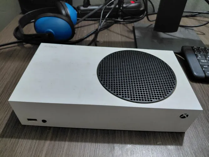 Xbox series S ( + Cabos e controle) 