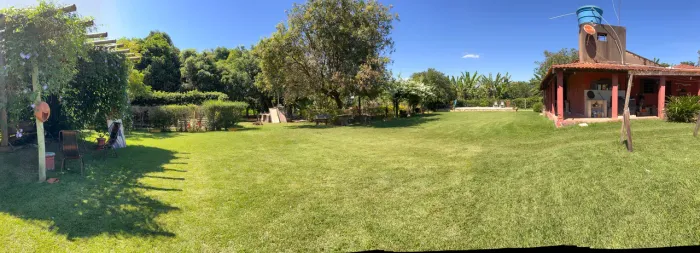 Espaço para evento com piscina e sinuca