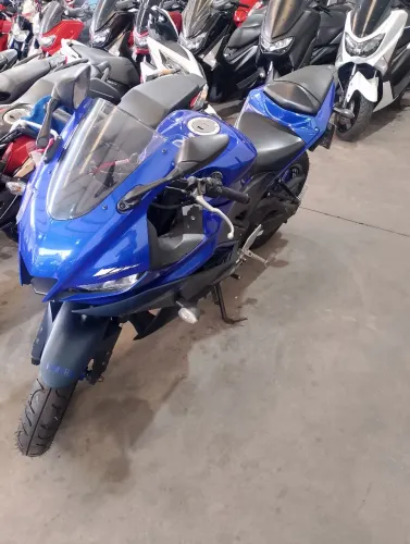 YAMAHA R3 2023