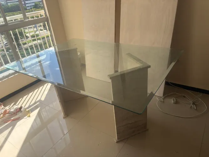 Mesa de Vidro com base de granito 