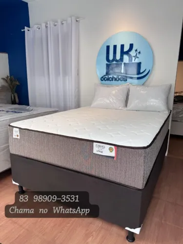 Base mais colchão de linha alta nova direto de fábrica com dois travesseiros.